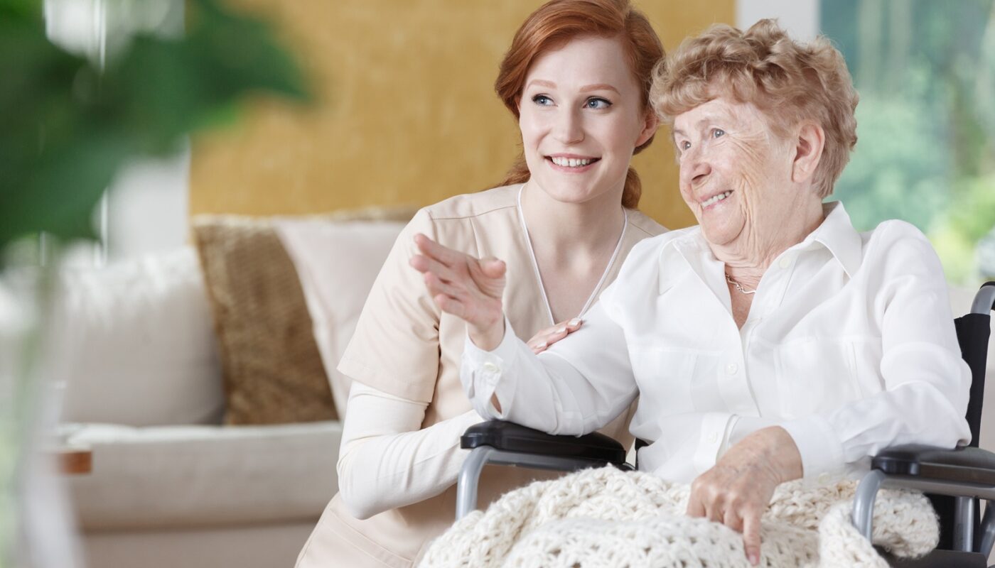 Bonus anziani 2026 requisiti: guida alla prestazione universale da 1.380 euro